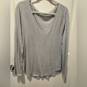 Old Navy black/white Striped Women's Top size XL